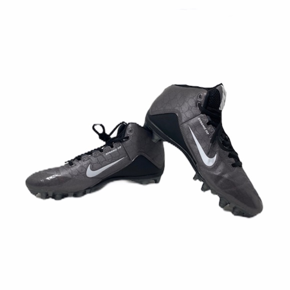 **Men’s 7.5 Nike alpha strike 2 football cleats